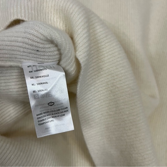 Iben sand sweater size medium - Picture 6 of 6